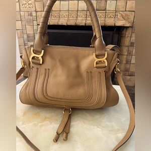 Chloé Top Handle Bag
Tan leather